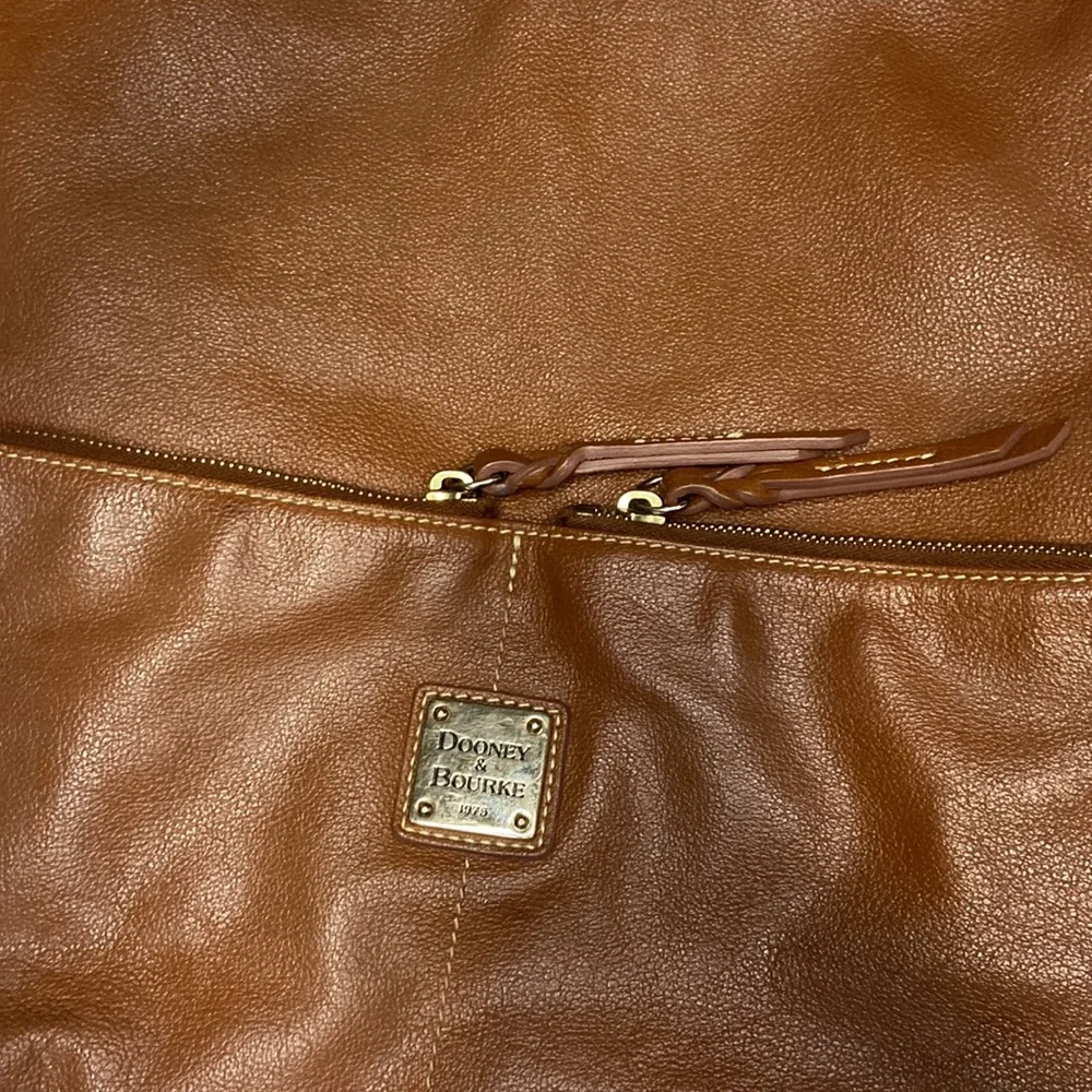 Vintage Dooney & Bourke Large Dillen Sac Hobo Brown Leather Purse Shoulder Bag